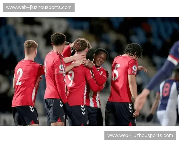 南安普顿vs曼联直播：老特拉福德的红蓝对决，谁将在这场风暴中屹立不倒？